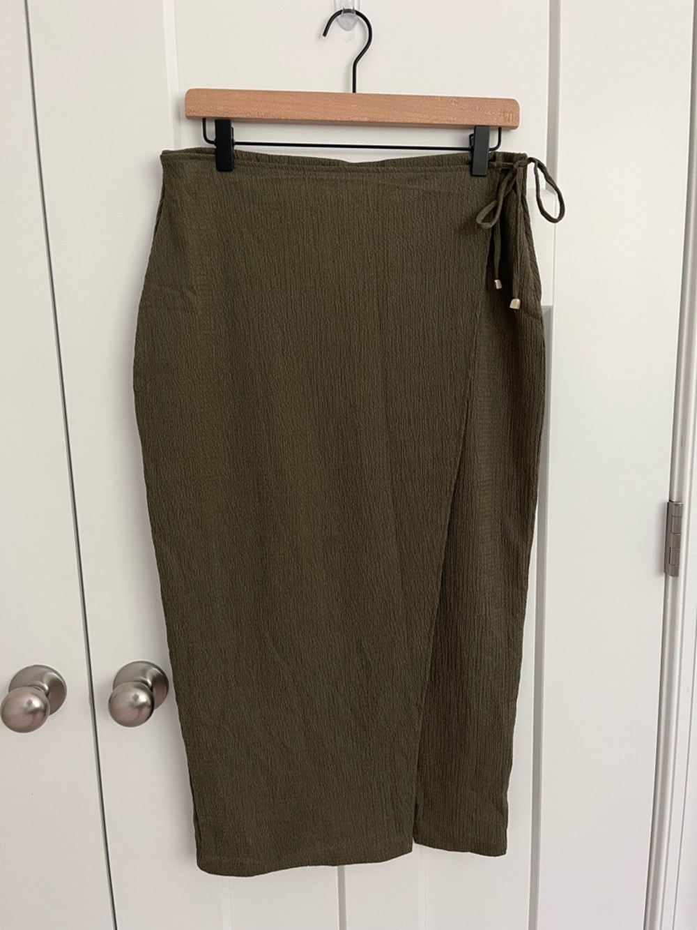 H&M Olive Green Khaki Wrap Midi Skirt Textured Tie Waist Minimalist Capsule Sz M